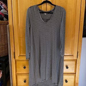 Gap black and white high low long sleeve dress